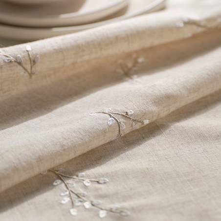 Obrus Haftowany Bazinka 130x180 cm z motywem bazi