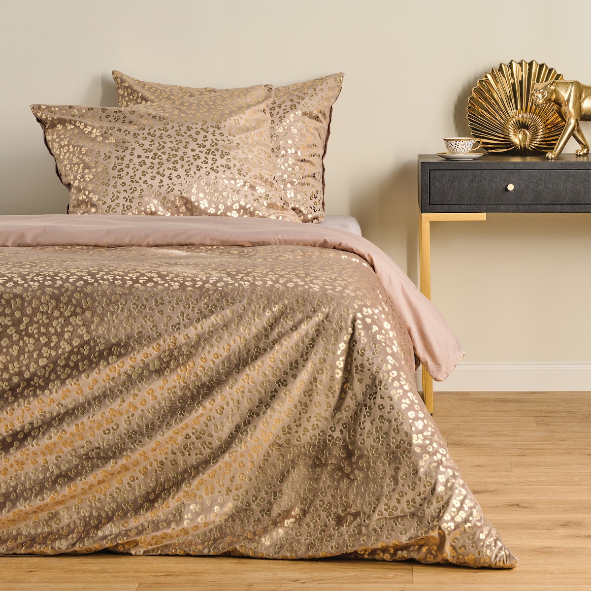 Pościel welwetowa ze złotym nadrukiem Panterin 200x220 cm