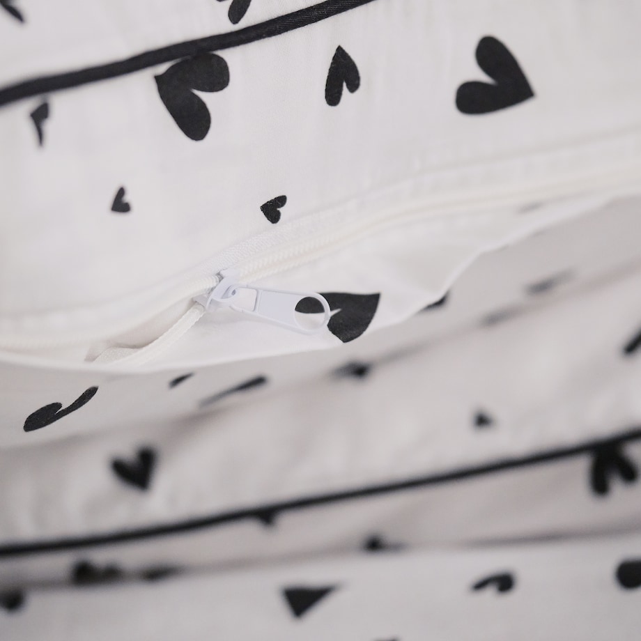 Pościel z bawełny satynowej z lamówką Malorina 140x200 cm z motywem serc