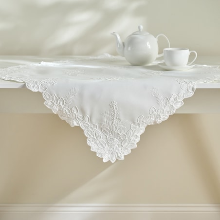 Serweta Haftowana Lucro 80x80 cm z motywem kwiatowym