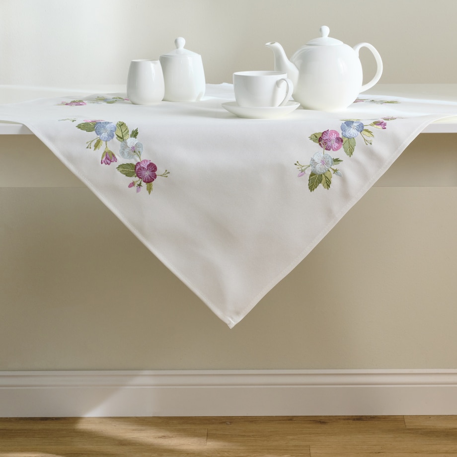 Serweta Haftowana Pansisa 80x80 cm z motywem kwiatowym