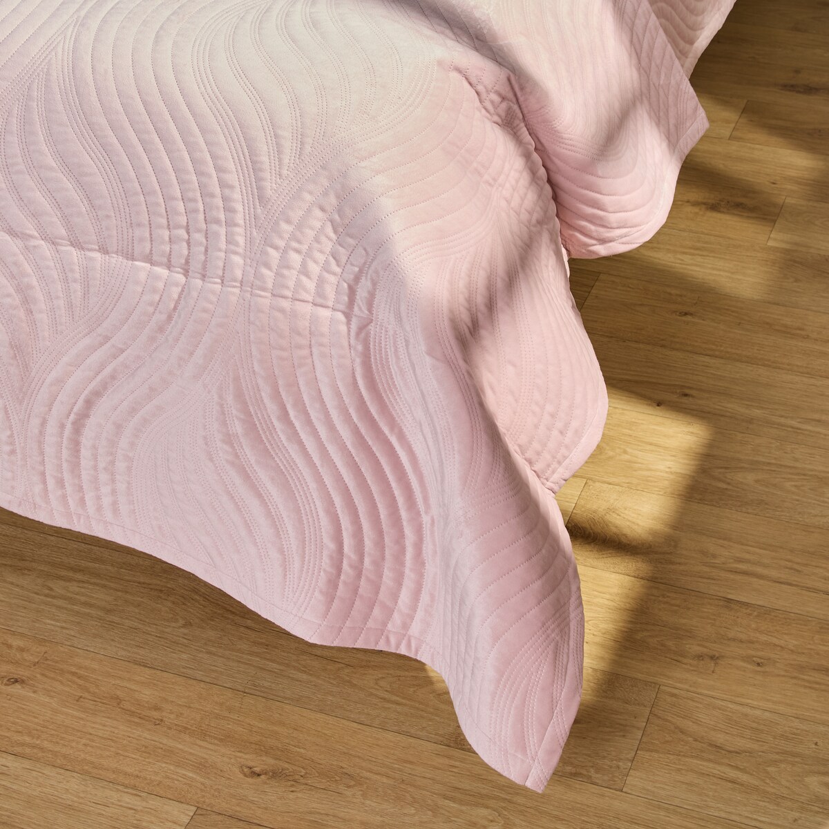 Jednokolorowa narzuta na łóżko z wytłoczonym wzorem Kaylin 200x220 cm