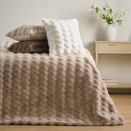 Poszewka Futrzana Pilora 45x45 cm z motywem geometrycznym