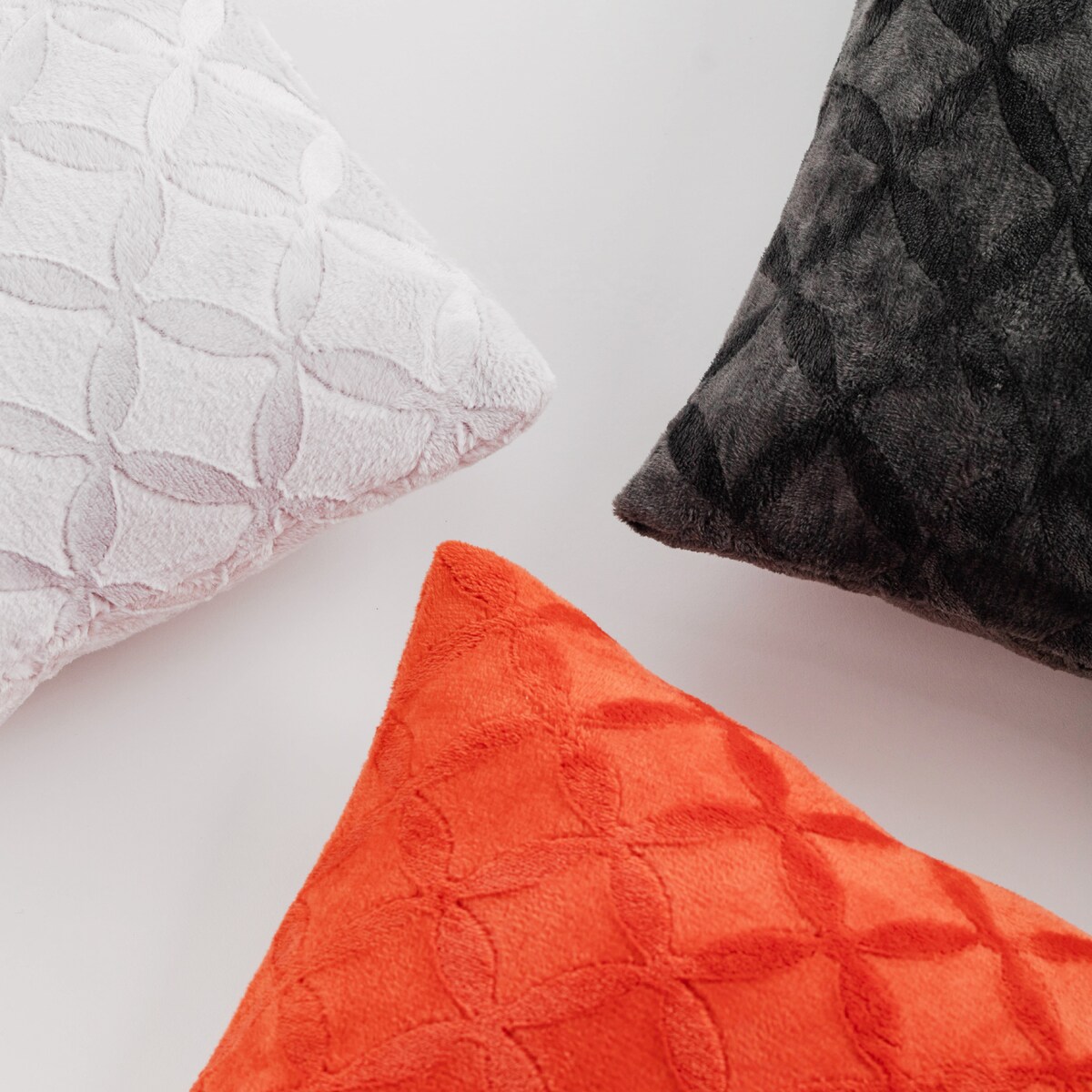 Jednokolorowy koc z wytłoczonym wzorem Tiles 150x200 cm