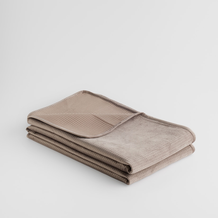 Jednokolorowa narzuta na łóżko z wytłoczonym wzorem Pontoso 200x220 cm