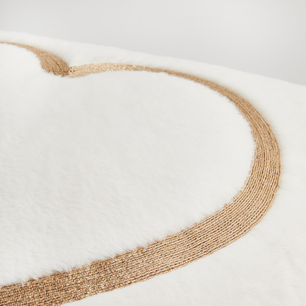 Poszewka Futrzana Lullymore 45x45 cm z motywem serca