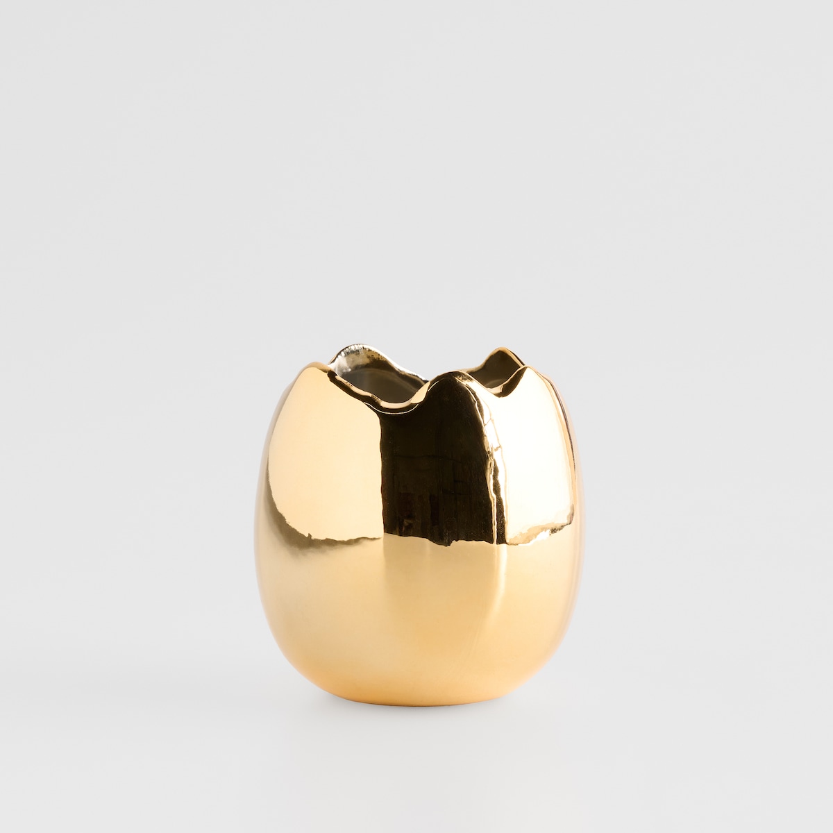 Świeca Eggshello z motywem skorupki