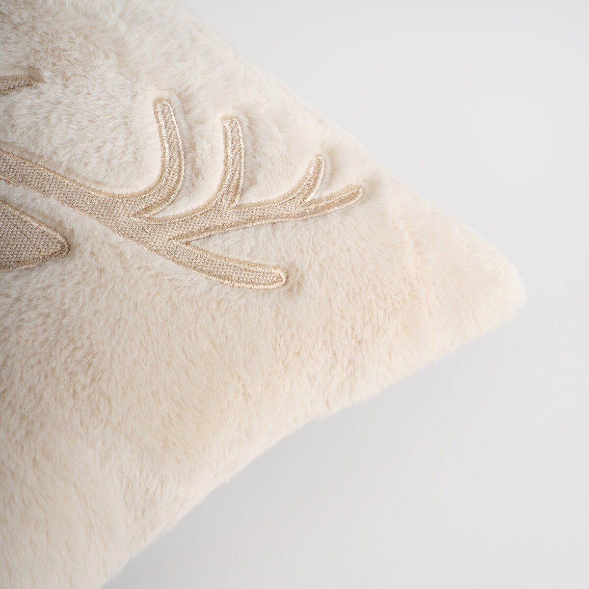 Poszewka Futrzana Antleris 45x45 cm z motywem renifera