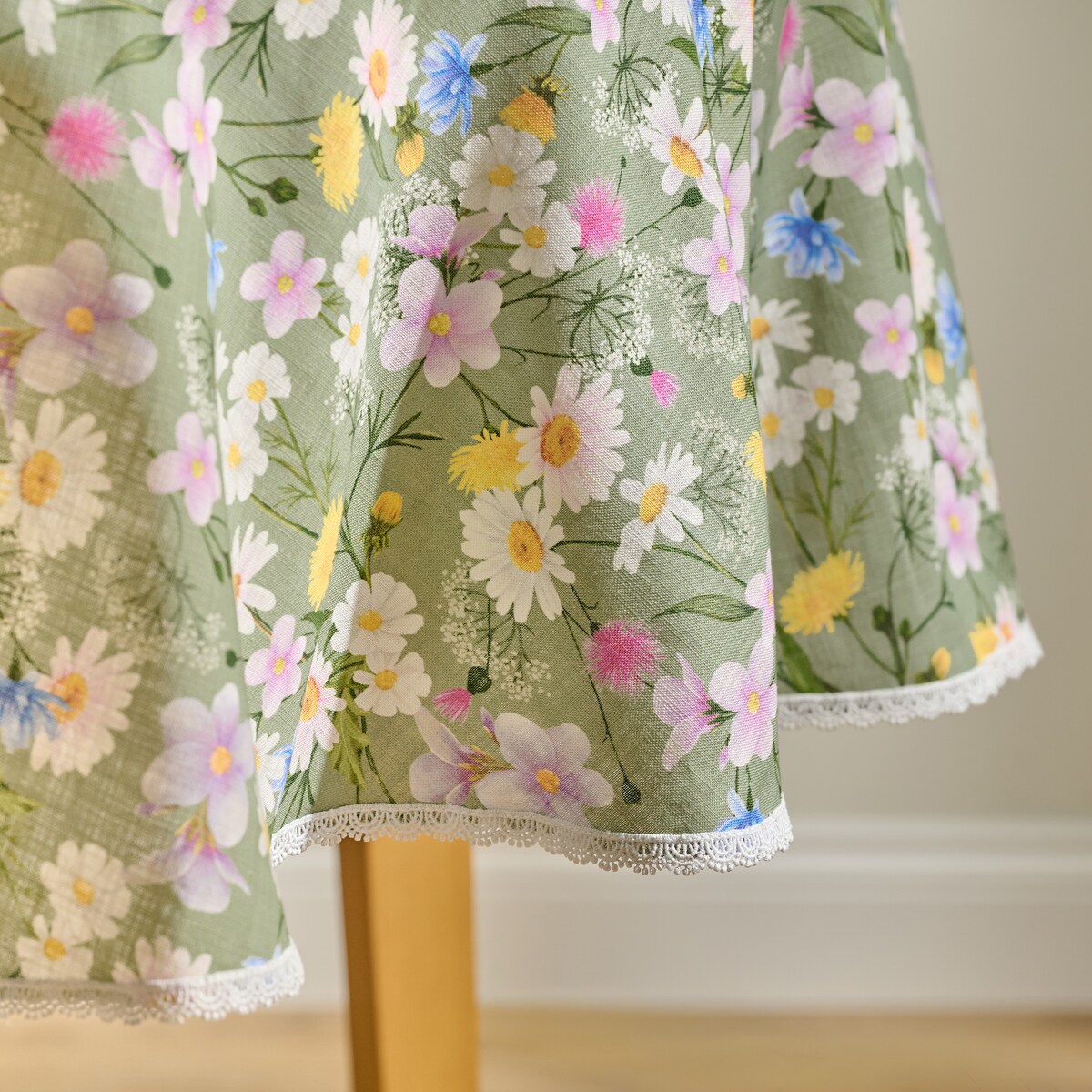 Obrus z nadrukiem Melow z motywem kwiatowym