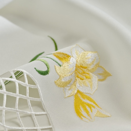 Serweta Haftowana Dafodil 80x80 cm z motywem kwiatowym