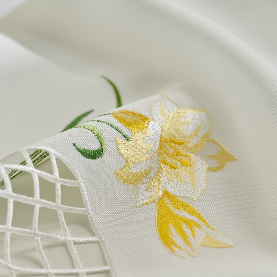 Serweta Haftowana Dafodil 80x80 cm z motywem kwiatowym