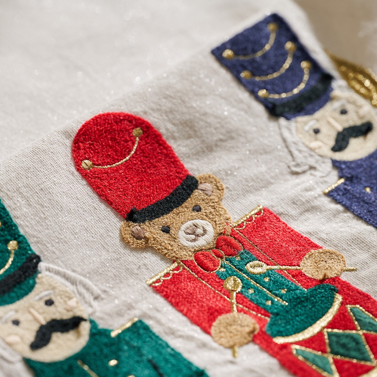 Bieżnik Haftowany Nutpacheris 40x180 cm z motywem dziadka do orzechów