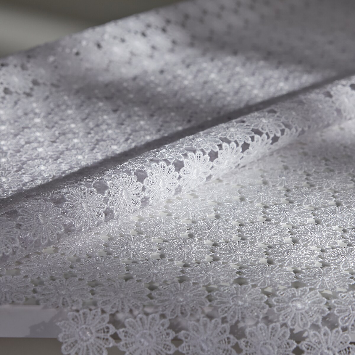 Serweta Douglasa 80x80 cm z motywem kwiatowym