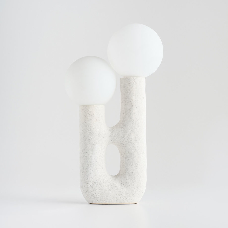 lampa stołowa z kloszem w kształcie kuli handy