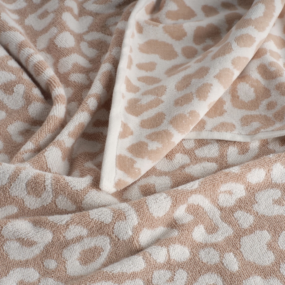 Ręcznik Panther 70x130 cm z motywem zwierzęcym