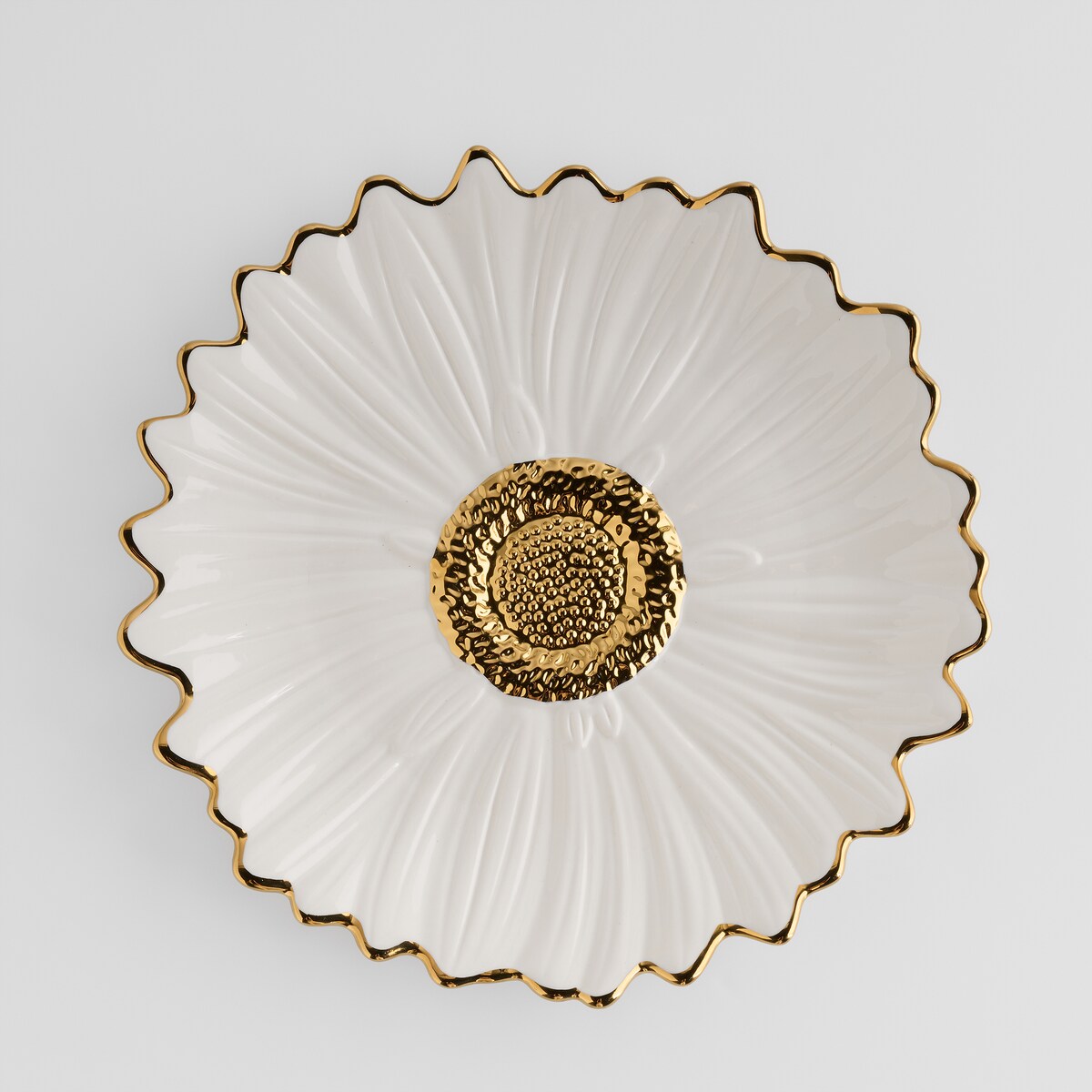 Patera Daisinig z motywem kwiatowym