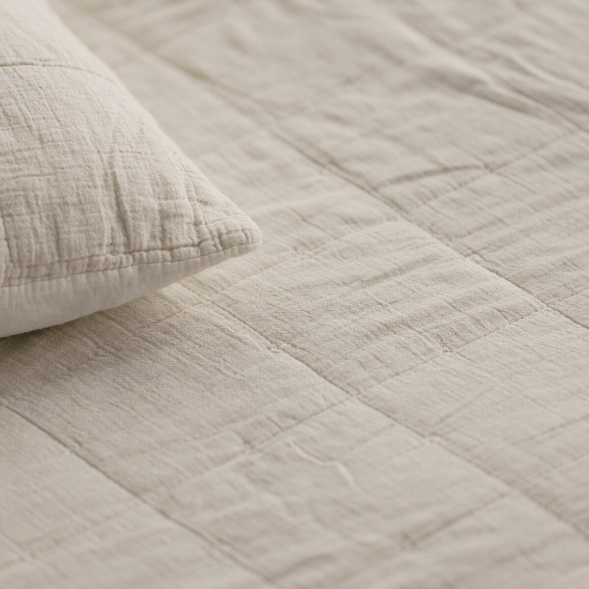 Narzuta Bawełniana z Efektem Sprania Przeszywana w Geometryczny Wzór Medosa 200x220 cm