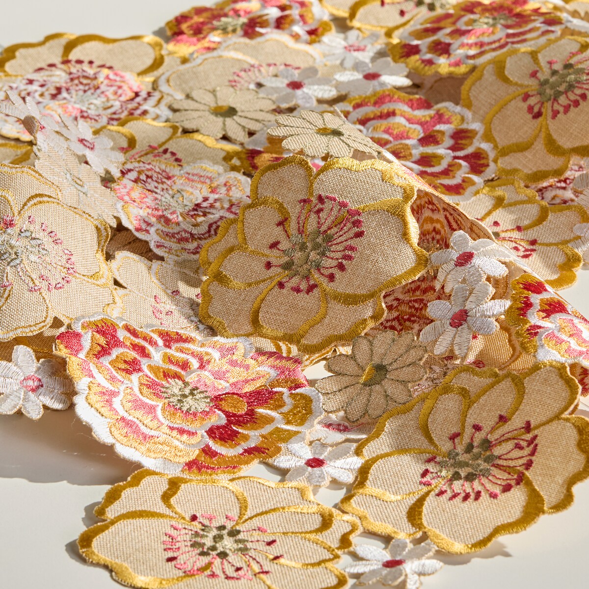 Bieżnik Haftowany Lumea 18x58 cm