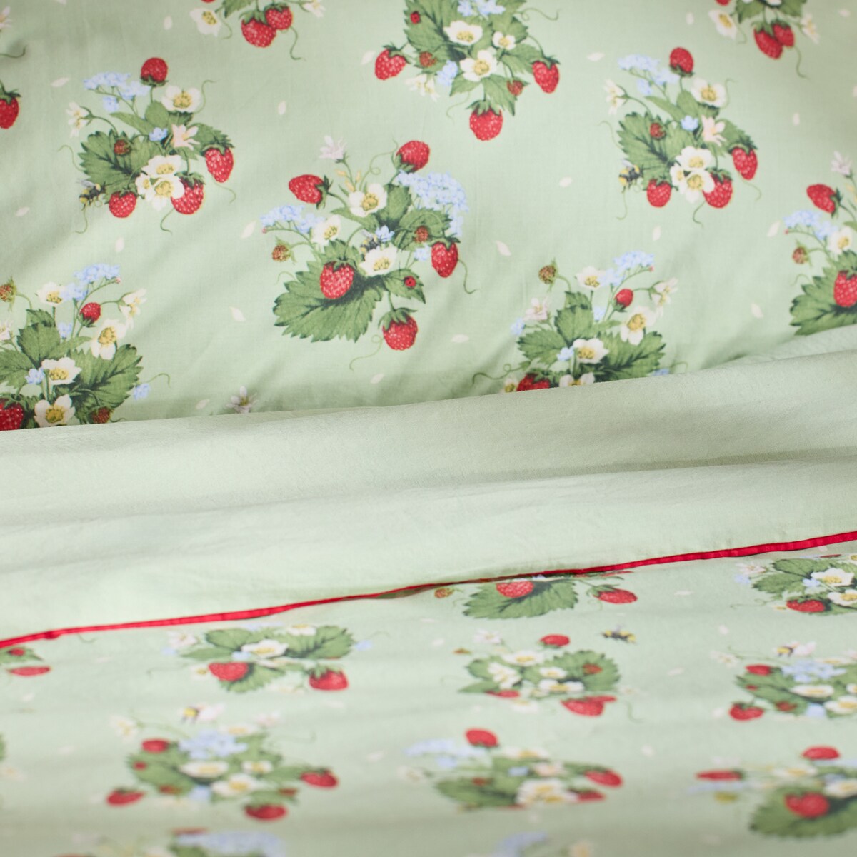 Pościel bawełniana z lamówką Berralee 200x220 cm z motywem owoców