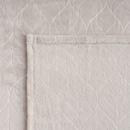 Jednokolorowy koc z wytłoczonym wzorem Violineos 150x200 cm z motywem arabeski