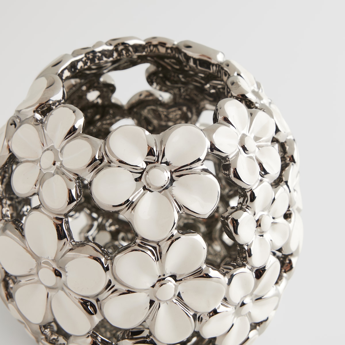 Świecznik Flosales z motywem kwiatowym