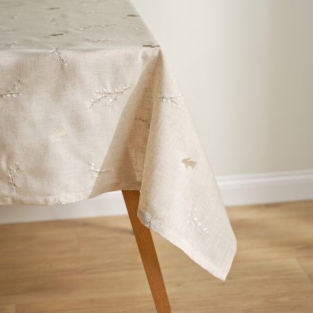 Obrus Haftowany Bazinka 150x220 cm z motywem bazi