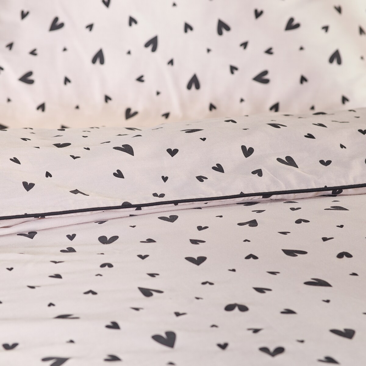 Pościel z bawełny satynowej z lamówką Malorina 200x220 cm z motywem serc