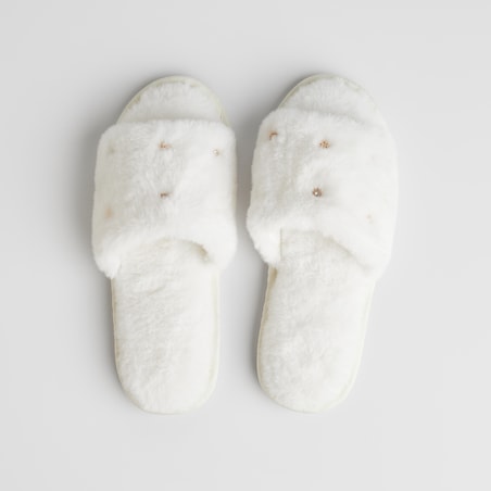 Kapcie Nulino z motywem gwiazdy