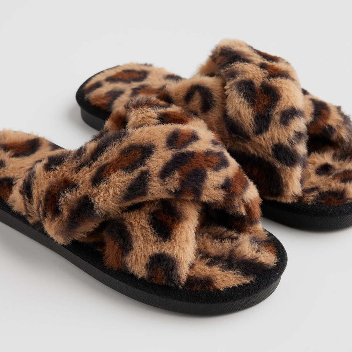 Kapcie Panther z motywem zwierzęcym