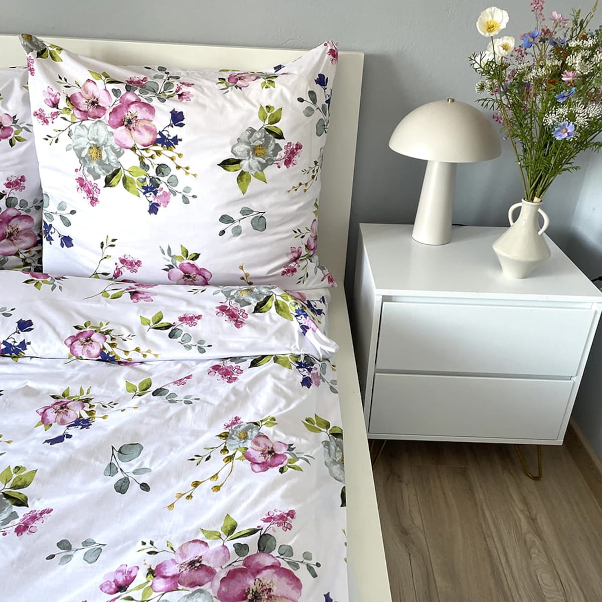 Pościel bawełniana satynowa 140x200 cm POLSKA JABŁONKA LIŚCIE KWIATY BIAŁA