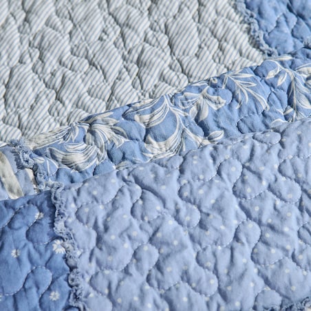 Patchwork narzuta na łóżko Cottage 200x220 cm z motywem kwiatowym