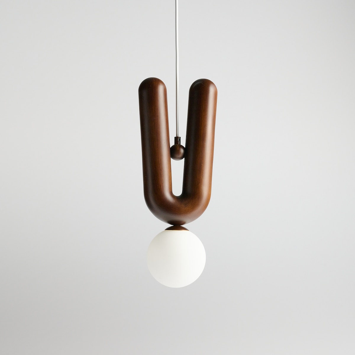 lampa wisząca z kloszem w kształcie kuli federic