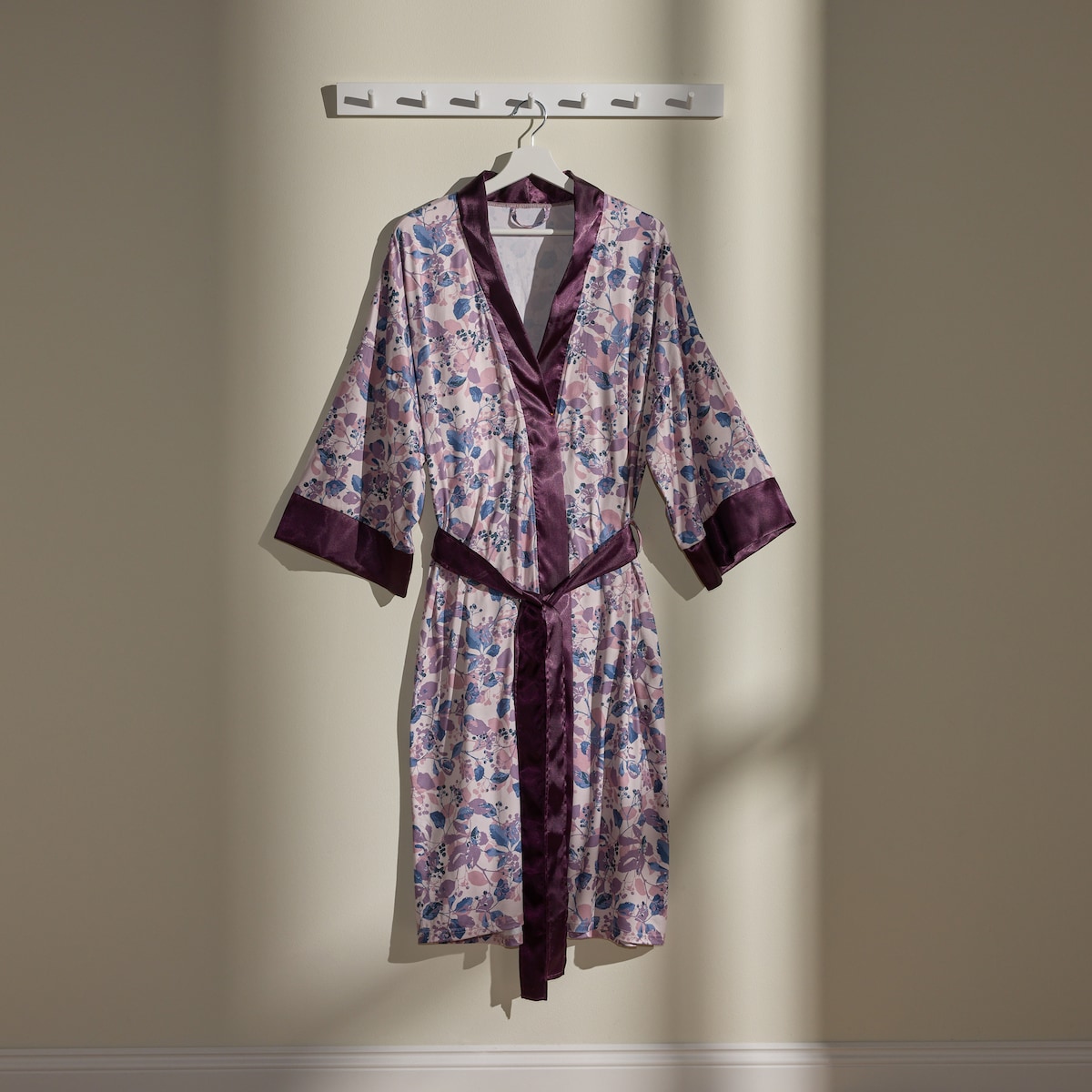 Szlafrok Listello z motywem liściastym