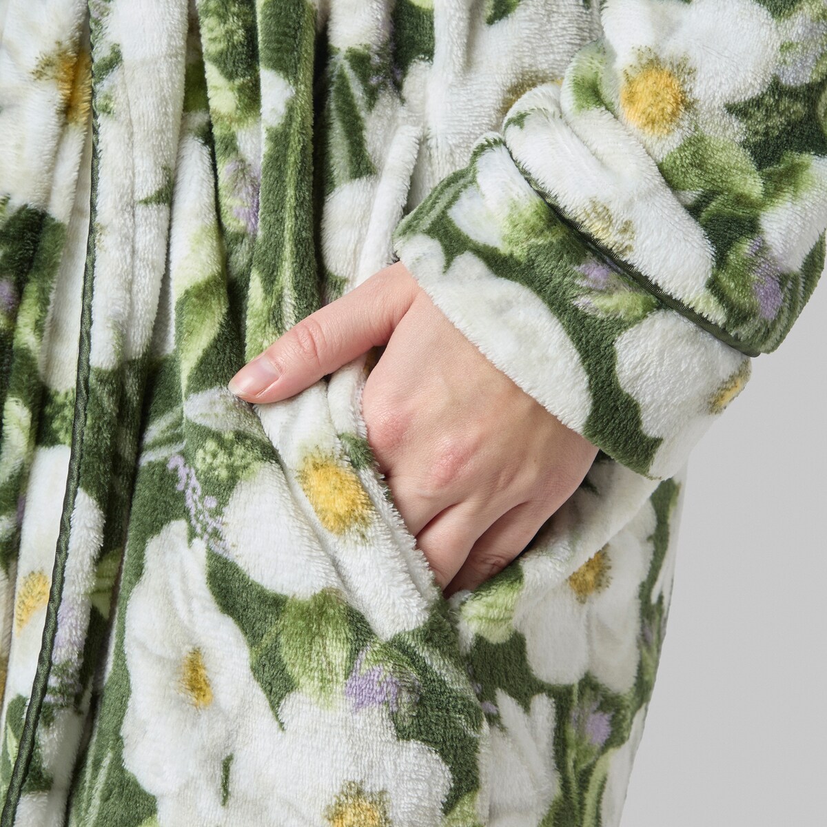 Szlafrok Emeris z motywem kwiatowym