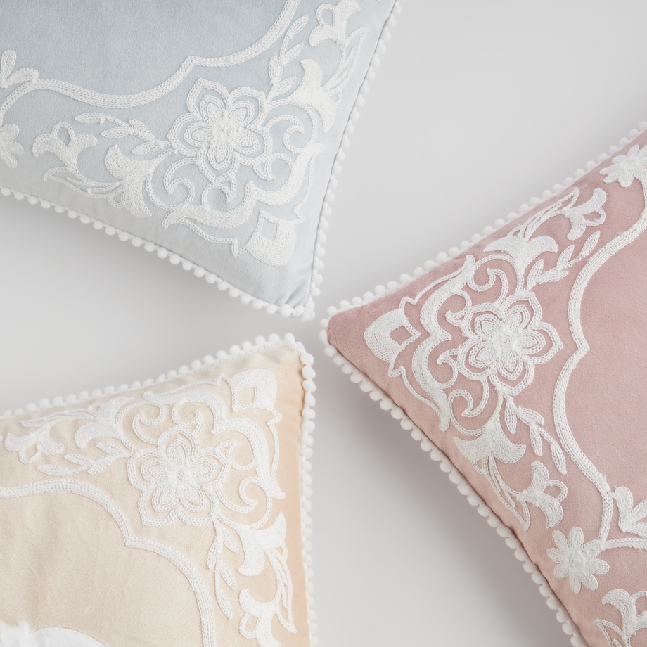 Poszewka Haftowana Blando 45x45 cm z motywem królika