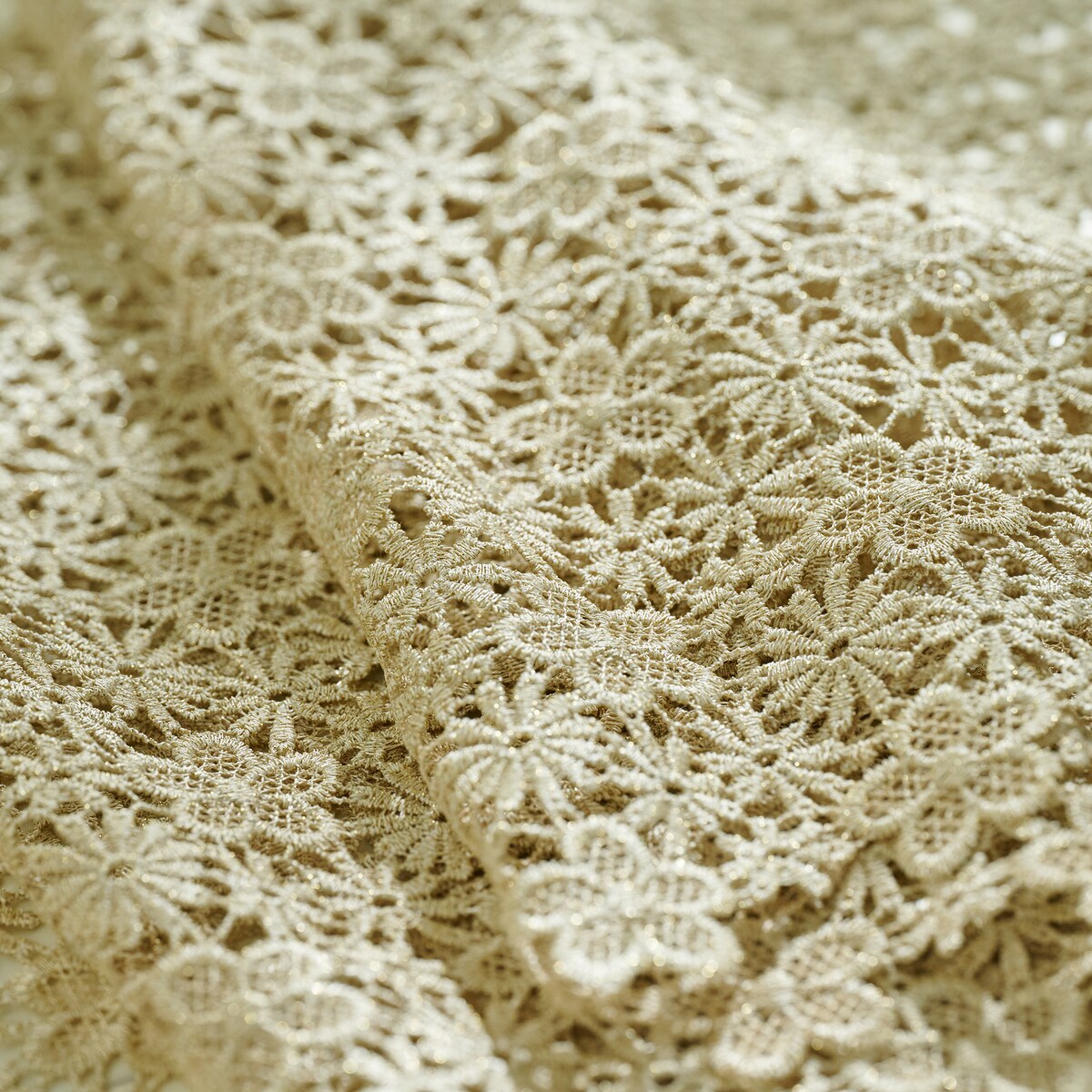 Bieżnik koronkowy Florina 35x180 cm z motywem kwiatowym