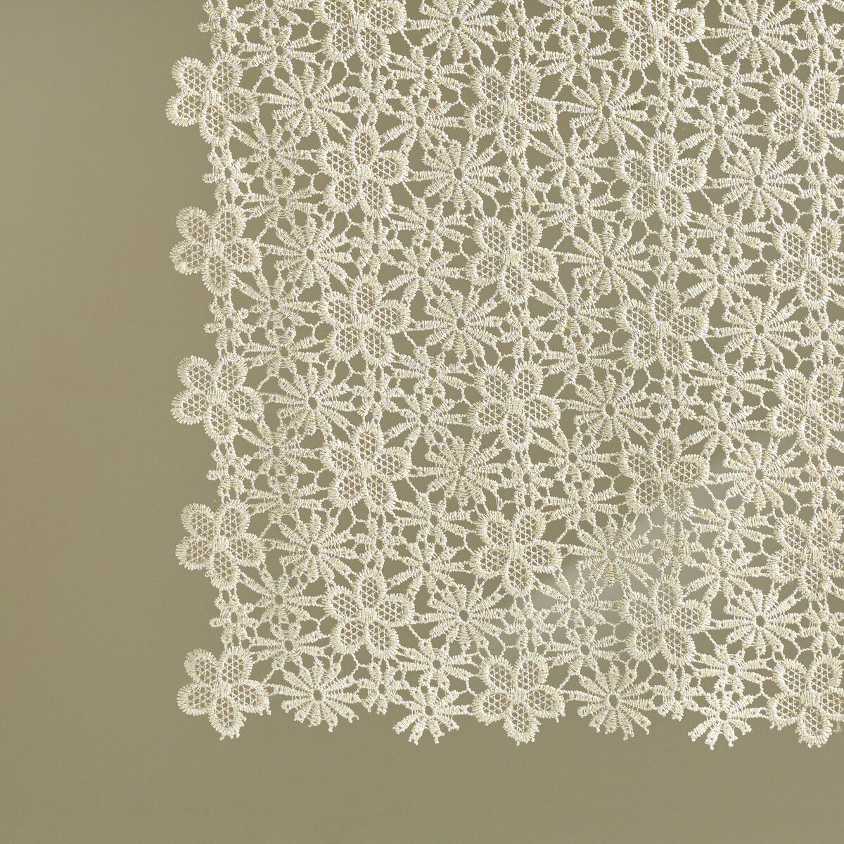 Bieżnik koronkowy Florina 35x180 cm z motywem kwiatowym