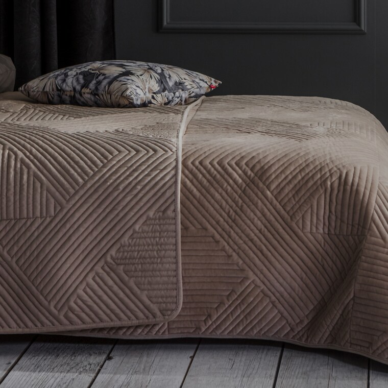 Narzuta Welwetowa w Przeszywany Geometryczny Wzór Minister