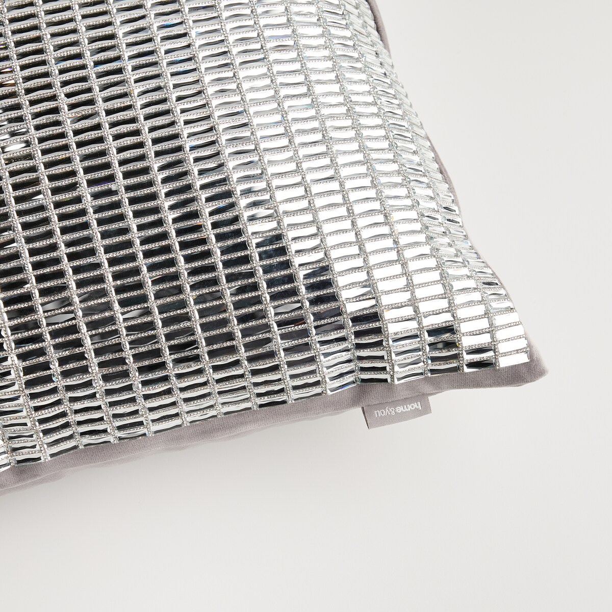 Poszewka Riflesso 45x45 cm z motywem geometrycznym