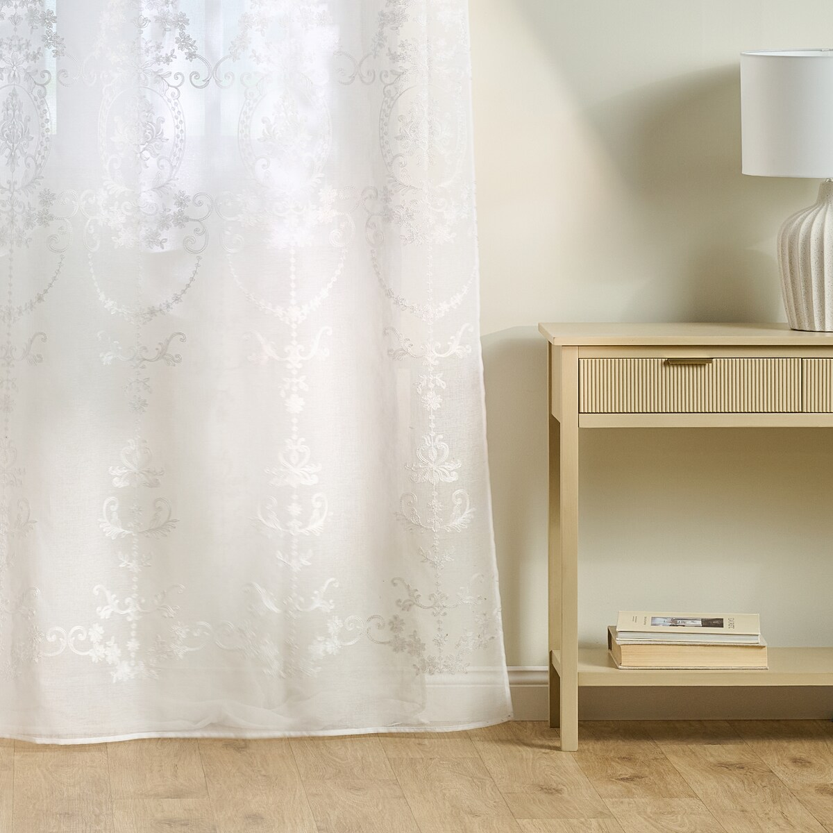 Firana haftowana Ariela 140x250 cm z motywem arabeski