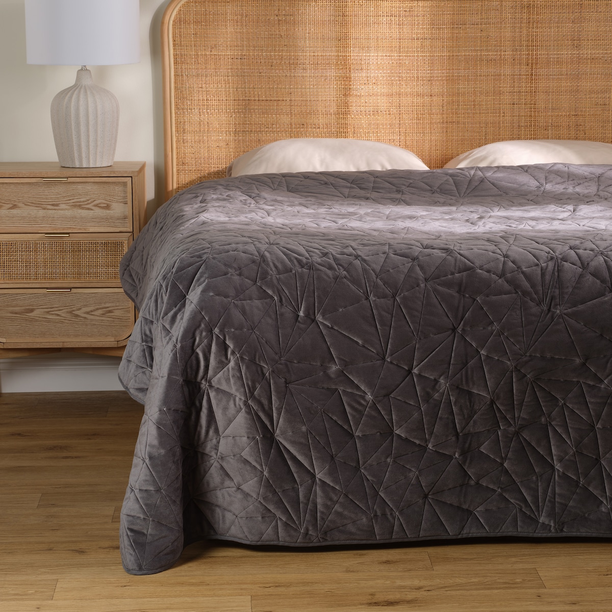 Narzuta Trianga 200x220 cm z motywem geometrycznym