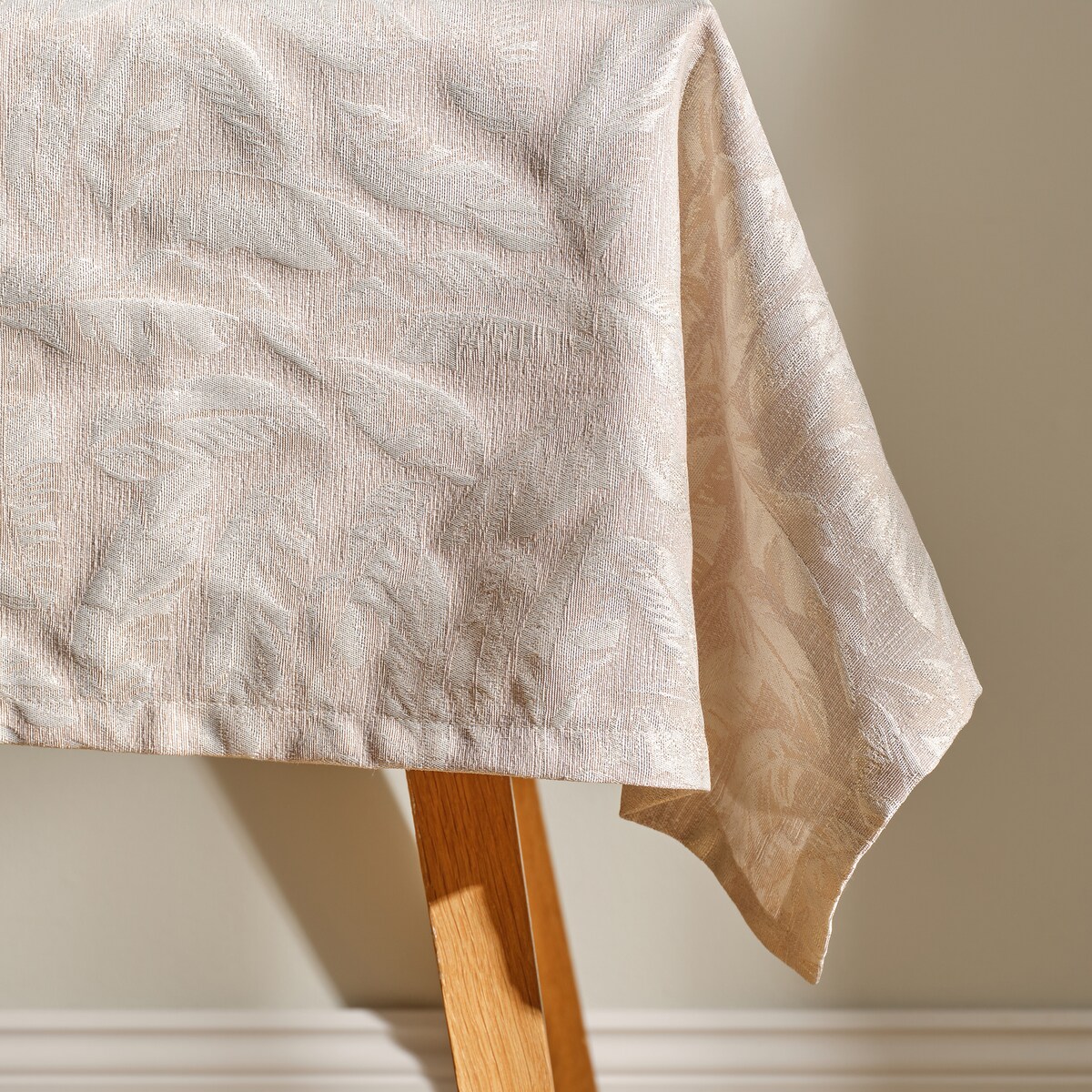 Obrus Żakardowy Sparkleaf 130x180 cm z motywem liściastym