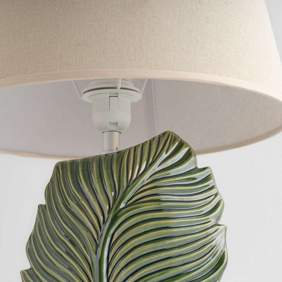 Lampa Stołowa Finda z motywem liściastym