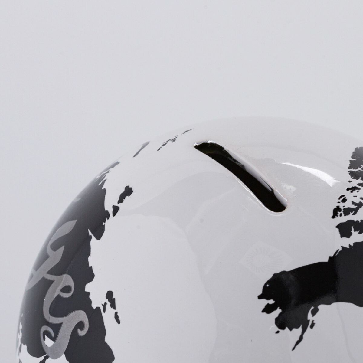 Skarbonka Globe On Hand