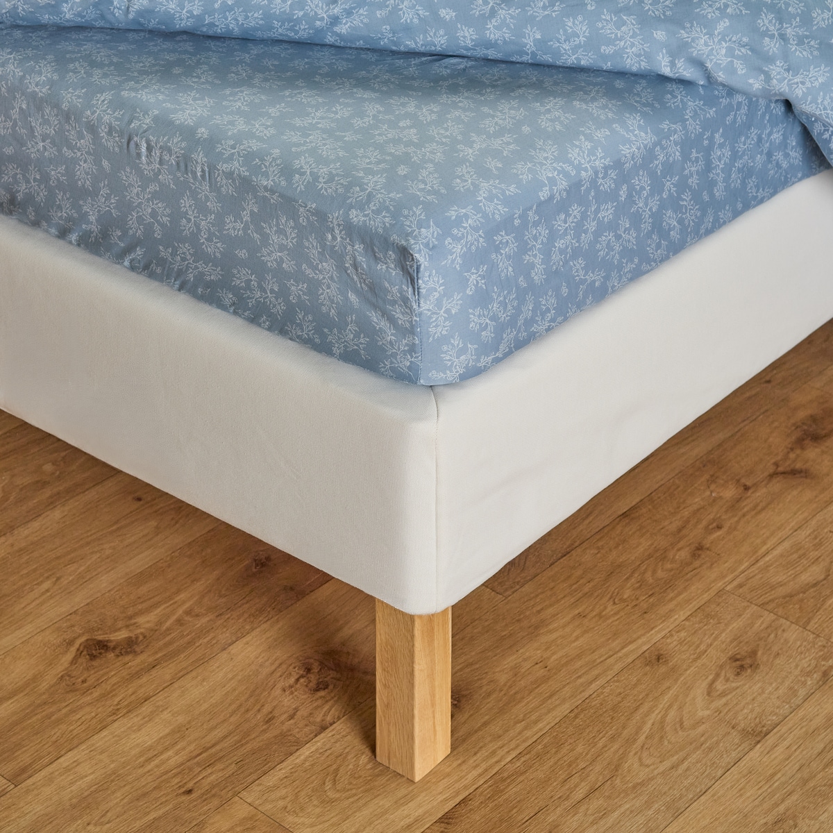 Prześcieradło z bawełny satynowej z gumką Rosmarin 140x200 cm z motywem roślinnym