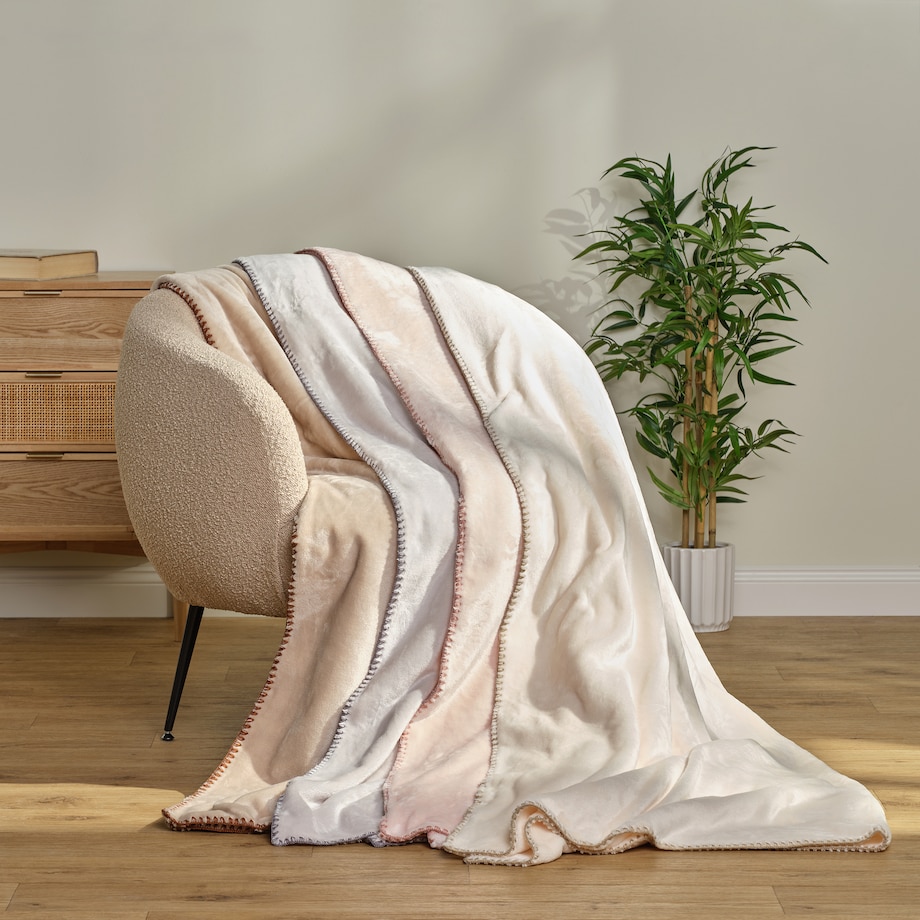 Jednokolorowy koc z wiskozą Maresa 150x200 cm