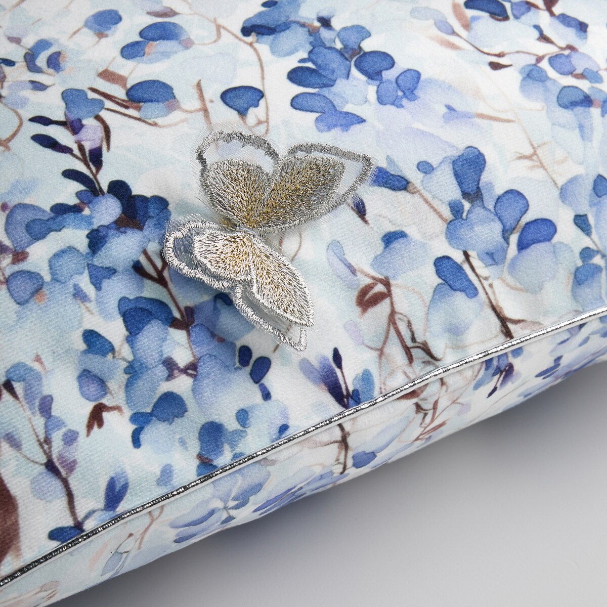 Poszewka z nadrukiem Motylko 45x45 cm z motywem zwierzęcym