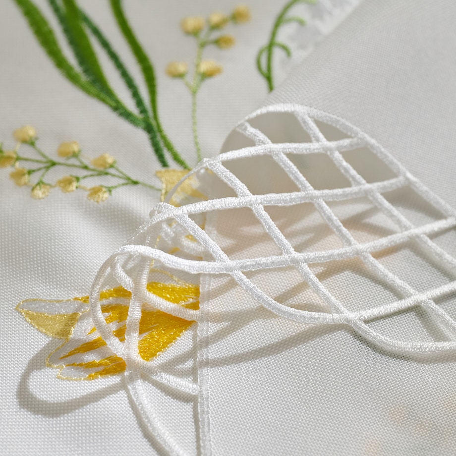 Bieżnik Haftowany Dafodil 35x174 cm z motywem kwiatowym