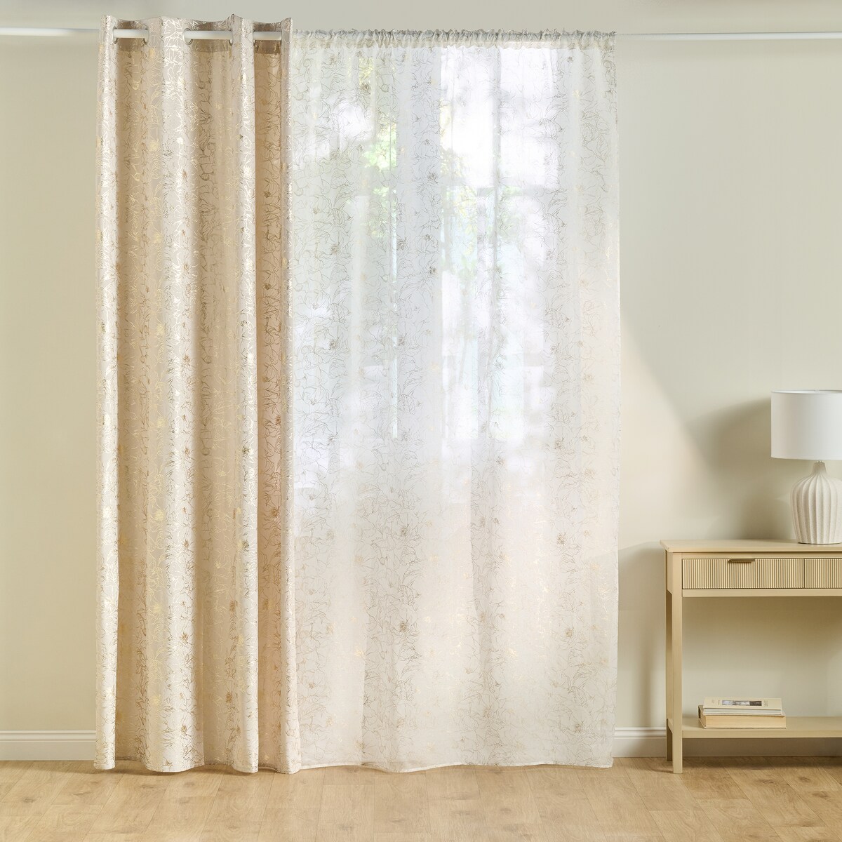 Firana Casinosis 140x250 cm z motywem kwiatowym