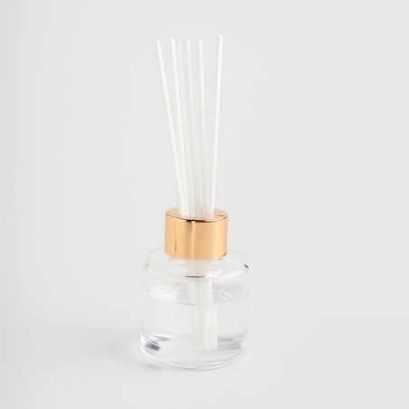 Zestaw świec i odświeżacza cuksi w opakowaniu prezentowym